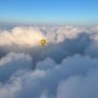 Vuelo en globo por encima de las nubes